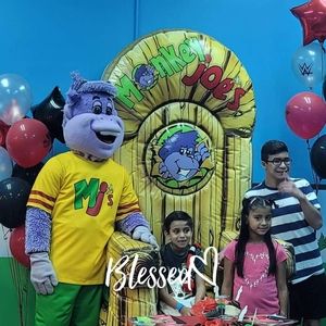 Meet your Posher, Luis